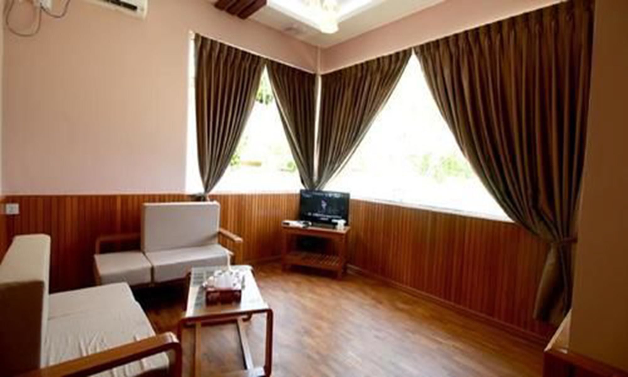 Famous Hotel Bago Exterior foto